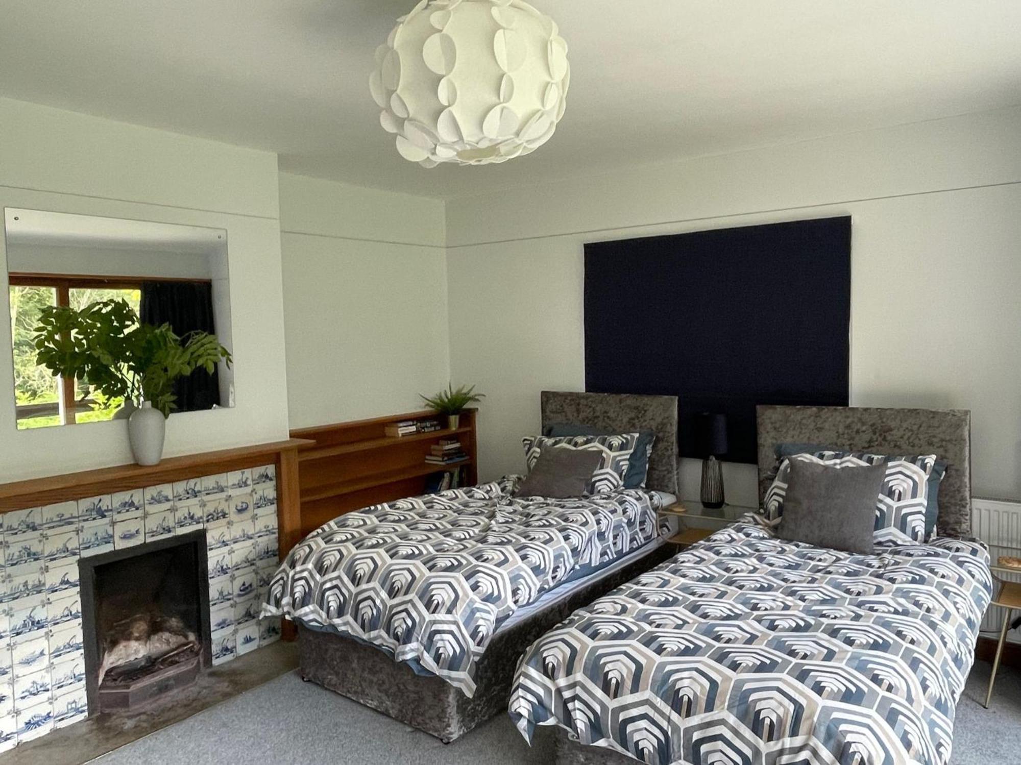 Spacious And Stylish With Games Room, Huge Garden, Peaceful Surroundings Case de vacanță *